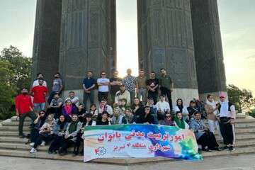 کوهپیمایی و پیاده روی همگانی در عینالی توسط شهرداری منطقه ۴
