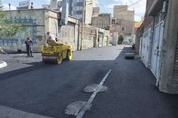 آسفالت ریزی اساسی کوچه خان در میرزا رضا دالانی