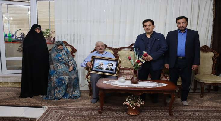 دیدار شهردار تبریز با خانواده معظم شهید والامقام محسن نارنگی و جانباز سرافراز مجید فلاحتی