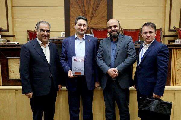 دریافت تندیس " مدیریت وجه سازمانی" از پنجمین دوره رویداد " گراف دی"