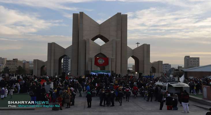 پرواز پیام‌آوران مظلومیت غزه بر فراز مقبره‌الشعرا