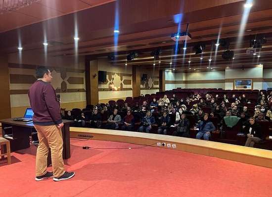 آموزش "پرورش و نگهداری گلهای آپارتمانی" توسط سازمان سیما، منظر و فضای سبز