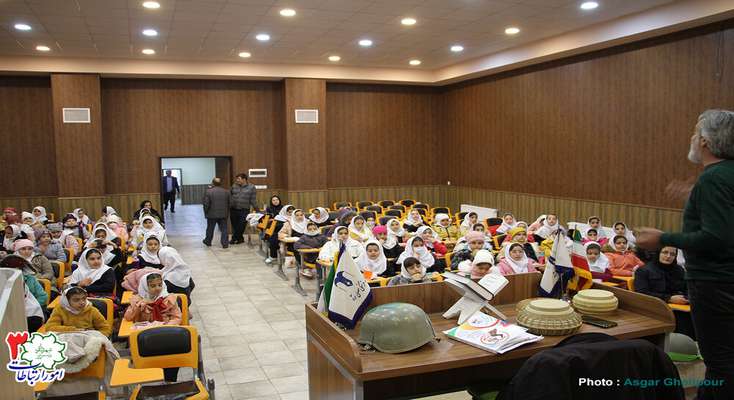 دوره آموزشی آشنایی با مفاهیم ترافیکی در مدرسه دخترانه شهید عدالت محمودی