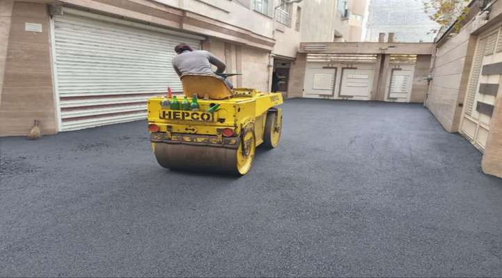 توزیع ۱۱۰ تن آسفالت طی هفته اخیر در معابر بافت مرکزی شهر