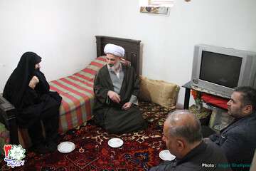 دیدار شهردار منطقه ۳ تبریز با مادرمعظم شهید والامقام « شیر محمد احمدیان»