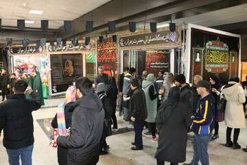 خیمه فاطمی و ویژه برنامه یاس کبود در متروی تبریز برگزار شد