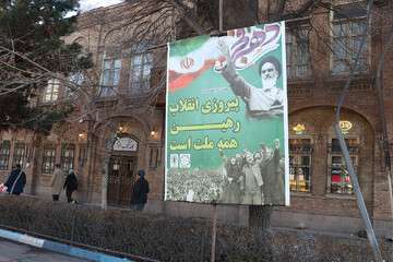 فضاسازی مسیر پل روگذر شهید فلاحی تا میدان ساعت به مناسبت دهه فجر