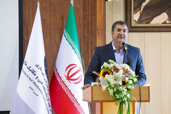 برگزاری جشن چهل و پنجمین سالگرد پیروزی انقلاب اسلامی در شرکت آزمایشگاه فنی و مکانیک خاک