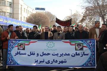 همراهی پرسنل سازمان مدیریت حمل و نقل مسافر شهرداری تبریز با آرمان‌های انقلاب در راهپیمایی ۲۲ بهمن
