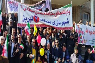 حضور شهردار و کارکنان شهرداری منطقه ۲ تبریز در راهپیمائی باشکوه ۲۲ بهمن