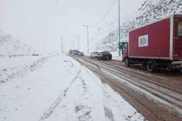 بارش برف و باران در برخی محورهای ۹ استان کشور