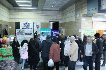 برگزاری ویژه برنامه سه شنبه های مهدوی و توزیع افطاری ساده در ایستگاه متروی میدان کهن تبریز