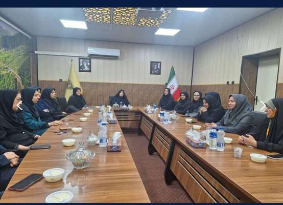 دیدار مشاور امور بانوان و خانواده وزارت راه و شهرسازی با بانوان شرکت راه آهن
