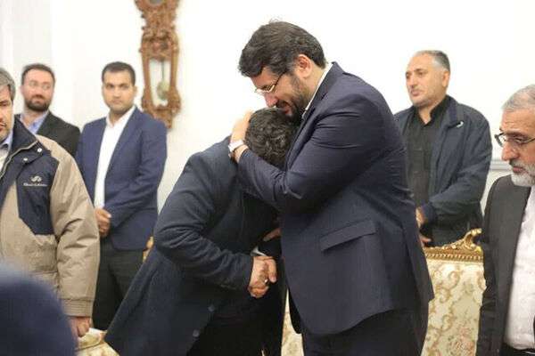 حضور وزیر راه و شهرسازی در استانداری آذربایجان شرقی برای تسلیت شهادت جمعی از یاران انقلاب