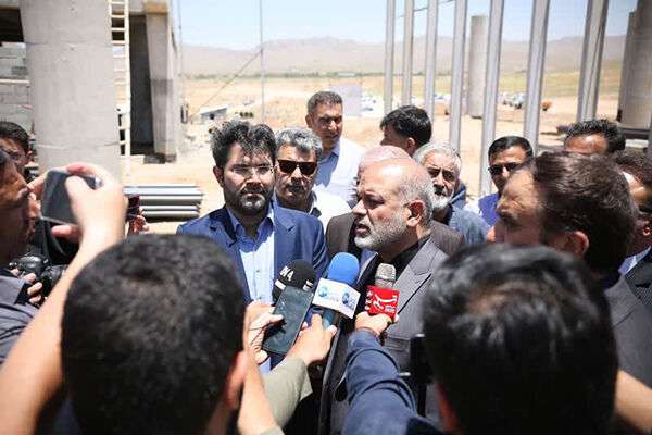 بازدید وزیر کشور از روند اجرای طرح راه آهن مبارکه-شهرکرد