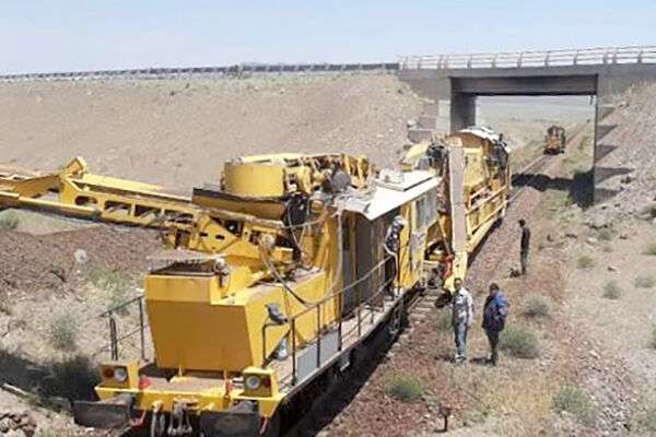 رکورد ۱۴۰ کیلومتر بهسازی خط در راه‌آهن قم
