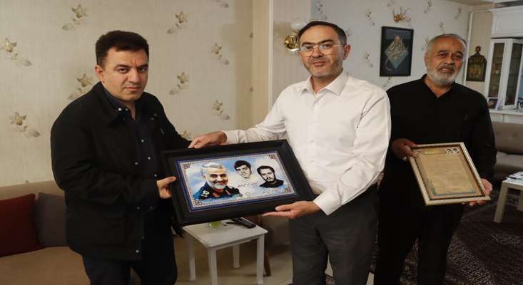دیدار شهردار تبریز با خانواده معظم شهیدان والامقام «اصل لاهیجانی» و «سالک سلامی»
