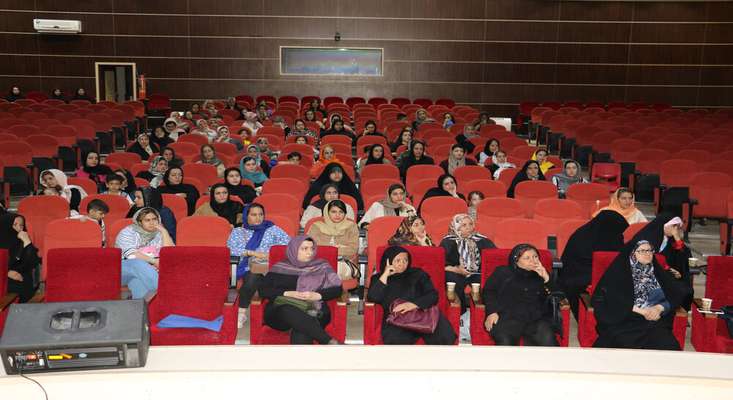 برگزاری کارگاه "نقش زن در تحکیم بنیان خانواده" به مناسبت روز خانواده