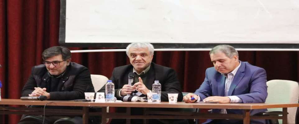 برگزاری ویژه برنامه هفنه بسیج دانش آموزی در سالن شهید شفایی