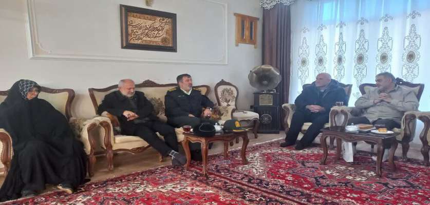 دیدار معاون هماهنگی امورمناطق شهردار تبریز با خانواده شهید والامقام‌ رحیم حسن‌پور