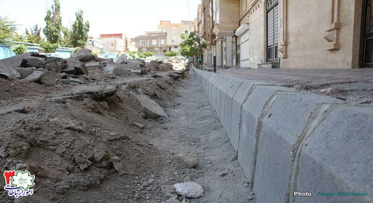 اجرای بیش از ۳۰۰۰ متر جدول گذاری در معابر و پارک های منطقه ۳ طی هفت روز گذشته