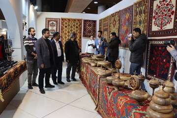 بازدید رییس ستاد گردشگری شهرداری تهران از نمایشگاه هفته فرهنگی تبریز در تهران