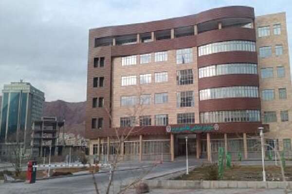 احداث نرده‌های ایمنی در محوطه ساختمان جدید شورای شهر تبریز