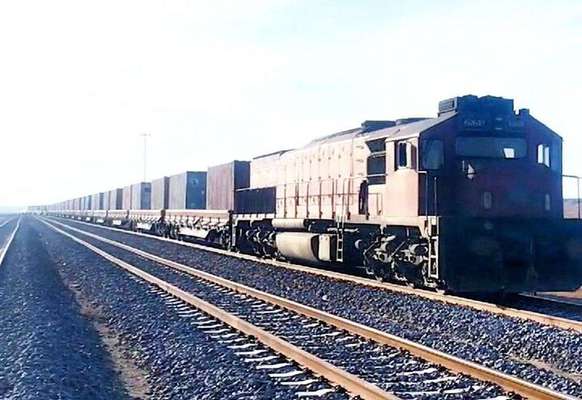 ورود نخستین محموله شکر ترانزیتی از ایران به افغانستان از طریق مرز شمتیغ در راه آهن شرق