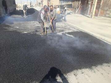 استفاده بیش از ۷۰۰ تن آسفالت برای بهسازی محلات جنوب غرب تبریز"