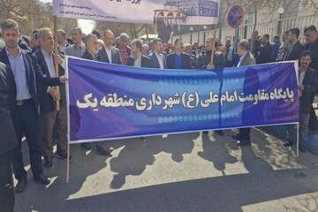 شهردار و کارکنان شهرداری منطقه یک تبریز در آخرین جمعه ماه رمضان در راهپیمایی روز قدس شرکت کردند