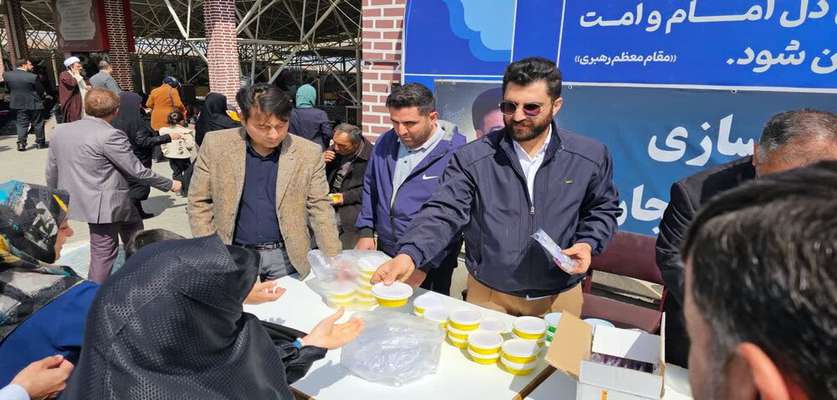 برپایی ایستگاه صلواتی و توزیع نذری در وادی رحمت تبریز به مناسبت عید فطر