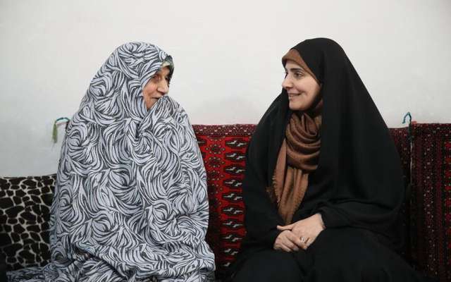 وزیر راه و شهرسازی با خانواده شهید جلال شیرازی دیدار کرد