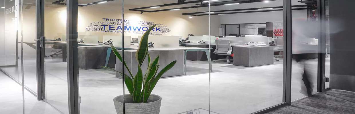  تمیز کردن پارتیشن شیشه‌ای: راهنمای ۰ تا ۱۰۰ برای شفافیت و زیبایی