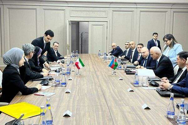 امضای نسخه‌های فارسی و آذری تفاهم‌نامه شانزدهمین نشست کمیسیون مشترک همکاری‌های اقتصادی ایران و آذربایجان