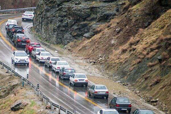 برف، باران و مه‌گرفتگی در محورهای برون‌شهری ۶ استان