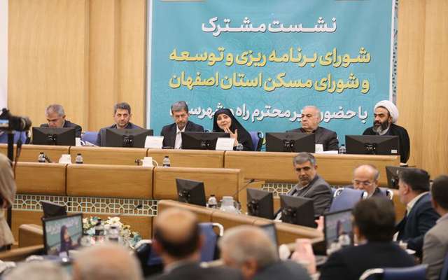 در حوزه هوایی با توییت زدن به نتیجه نمی‌رسیم/قرارداد سرمایه گذاری بیش از ۷۰ همت در حوزه ناوگان ریلی منعقد می‌شود/ زمین آماده سازی نشده به مردم تحویل نمی‌دهیم 