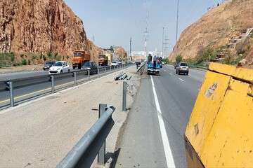 افزایش ایمنی تردد با تعمیر و تعویض گاردریل‌های اتوبان پاسداران