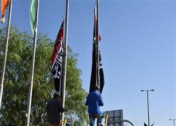 سیاهپوش کردن معابر شهرکرد در آستانه ماه محرم آغاز شد