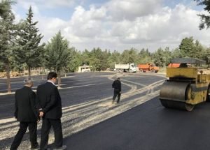 بازدید میدانی فرماندار شهرستان و رمضانعلی خسروی شهردار گالیکش از روند آسفالت جمعه بازار