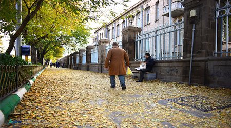 گزارش تصویری/ایجاد فضای پاییزی در شهر تبریز