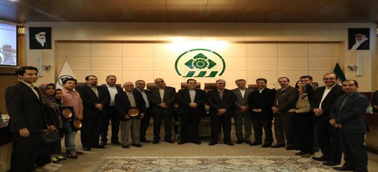 همزمان با تجلیل از استاندار سابق فارس، سفیران کتاب ۹۷ در شورای شهر شیراز معرفی شدند